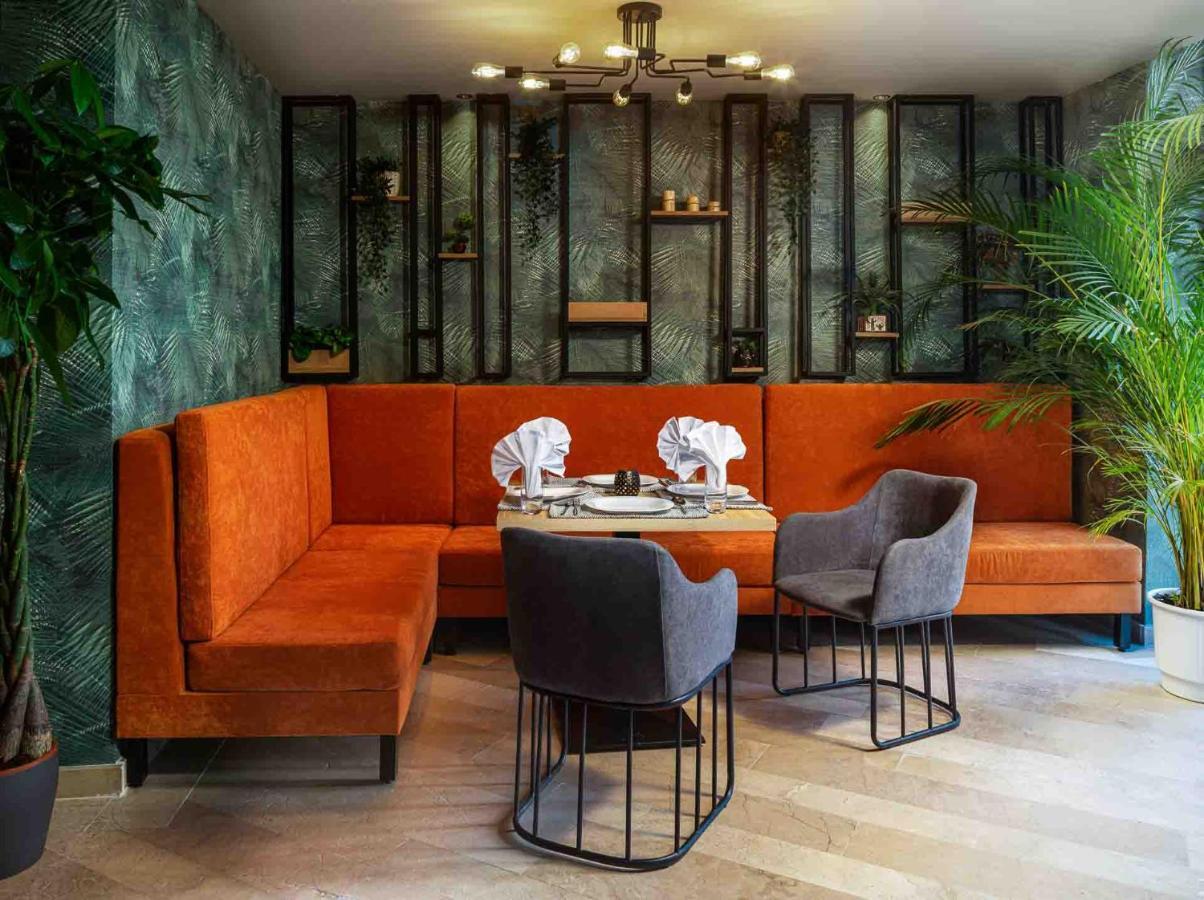 Labirint Boutique Hotel Bucharest Exterior photo