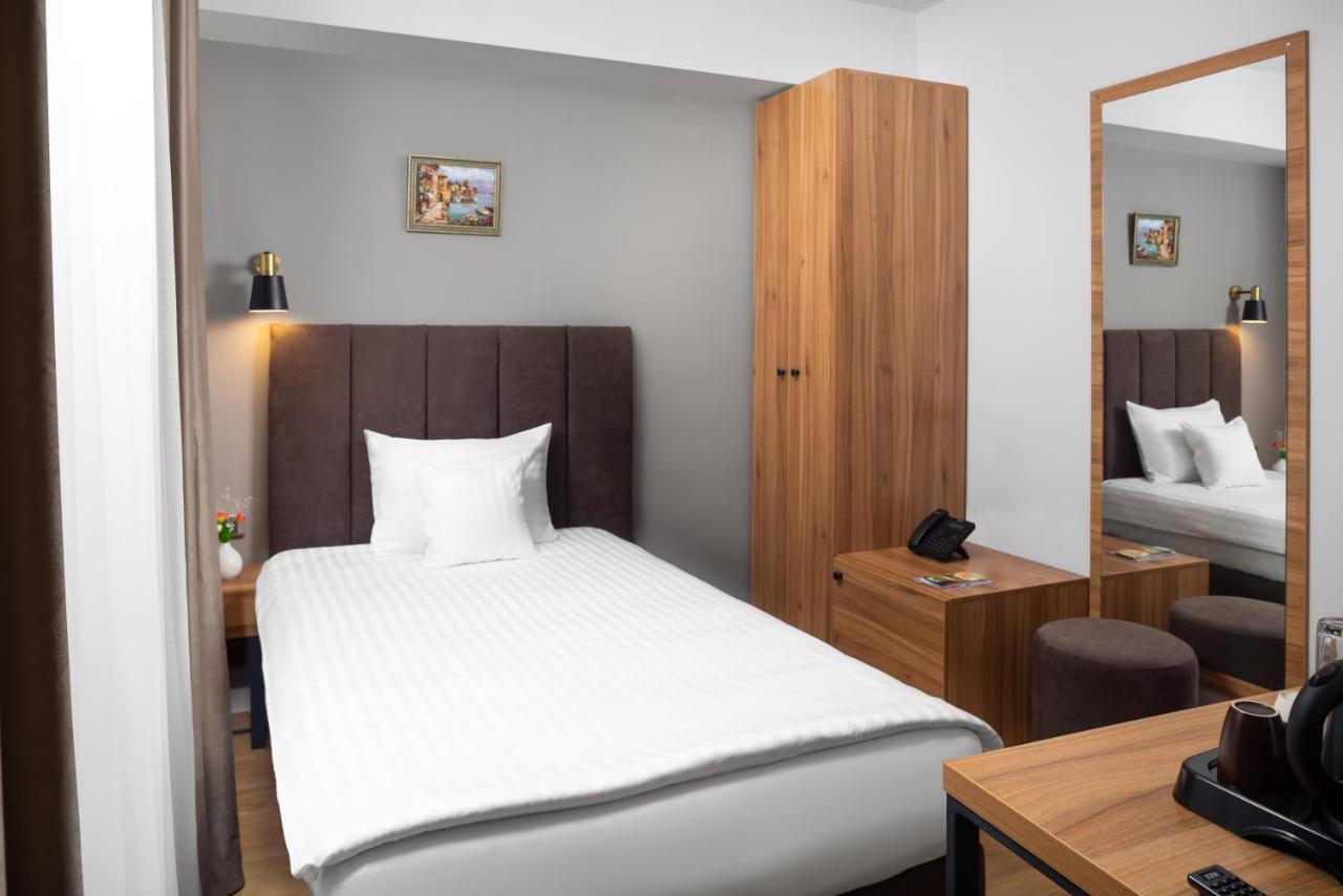 Labirint Boutique Hotel Bucharest Exterior photo